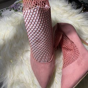 Blush pink netted pumps